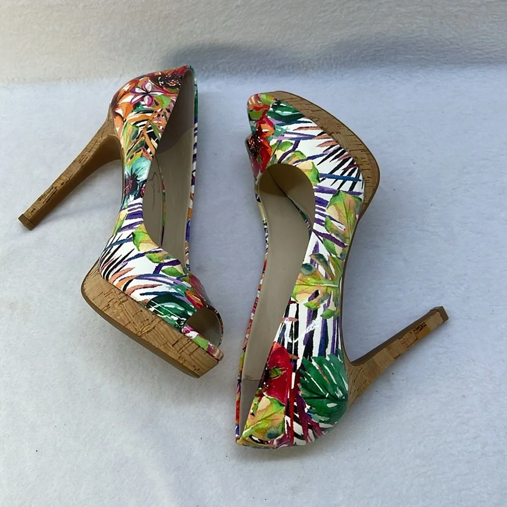 NEW Jessica Simpson floral pumps (runs small)